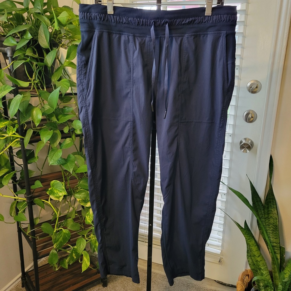 Lululemon Beyond the Studio Jogger Navy Blue Textured Pants Size 12 Cinch Leg